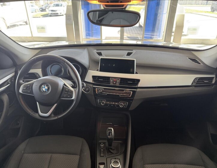 BMW X1 Kombi 1,5 l 103 kw