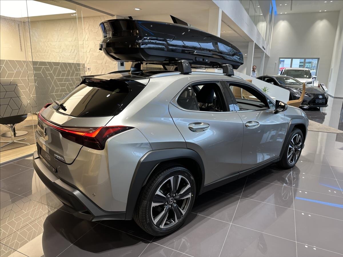 Lexus UX 250h SUV / Terénní 2,0 l 135 kw