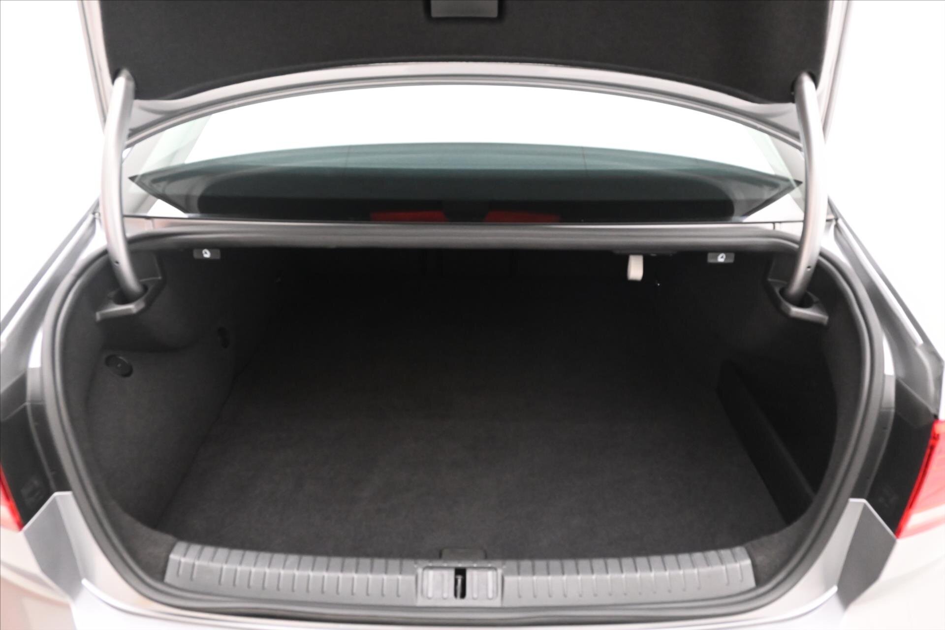 Volkswagen Passat Sedan / Limuzína 1,4 l 115 kw