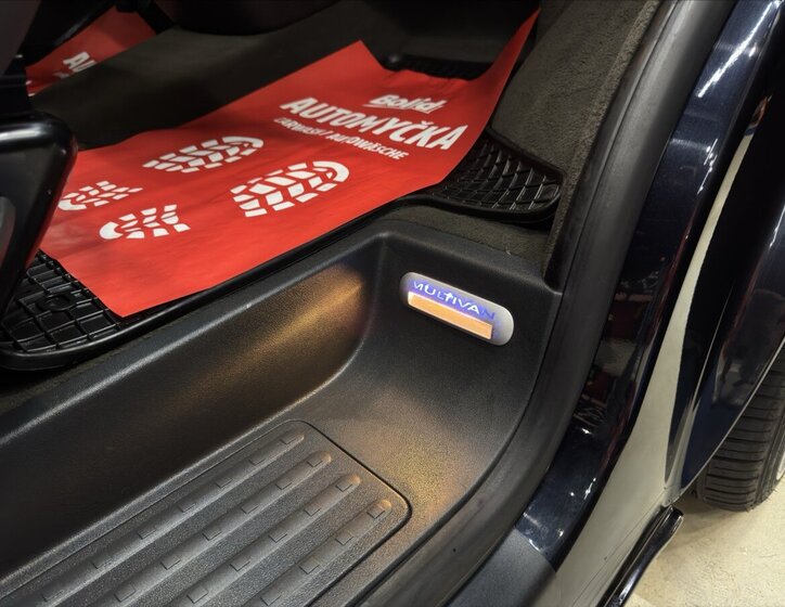 Volkswagen Multivan 13