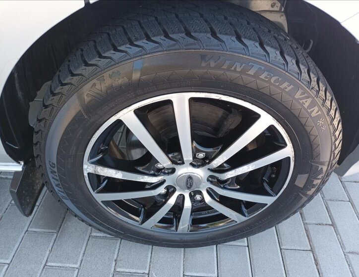 Ford Tourneo Custom VAN-Minibus 2,0 l 96 kw