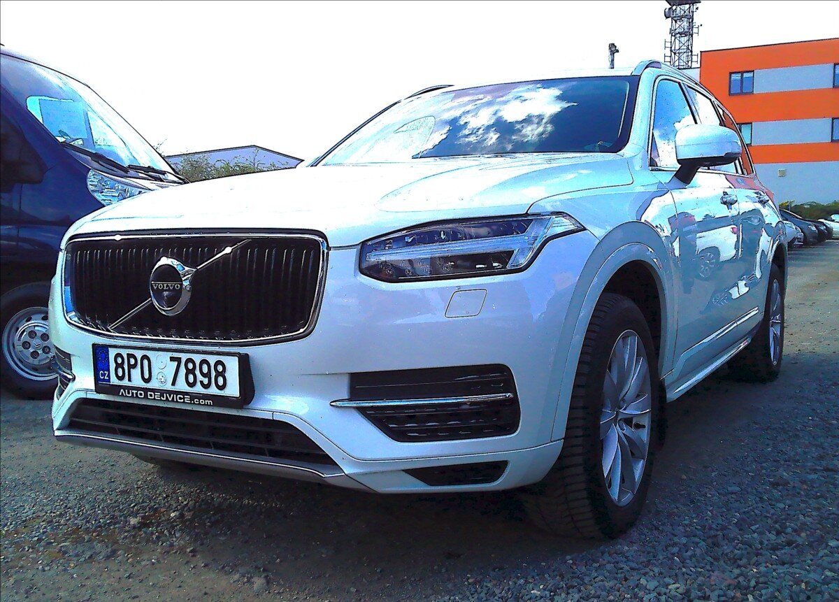 Volvo XC90 SUV / Terénní 2,0 l 173 kw