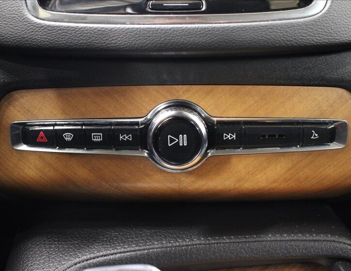 Volvo XC90 SUV / Terénní 2,0 l 173 kw