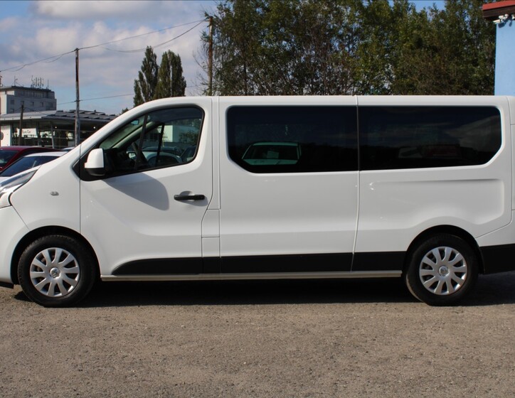 Renault Trafic 8
