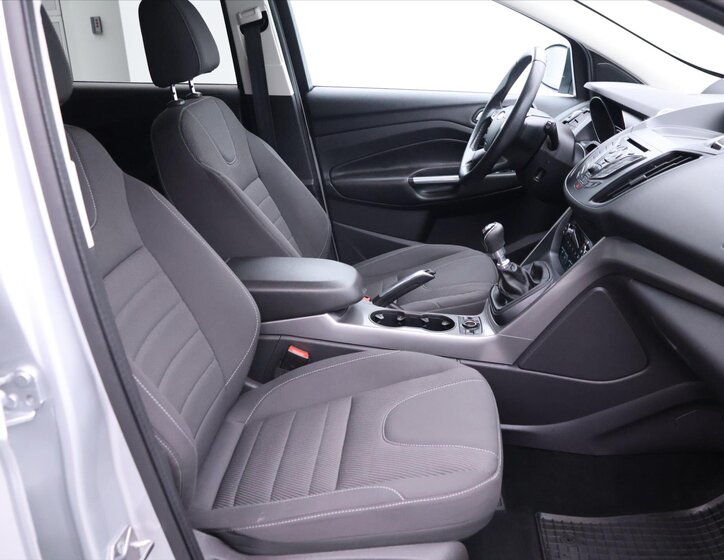 Ford Kuga SUV / Terénní 1,5 l 110 kw