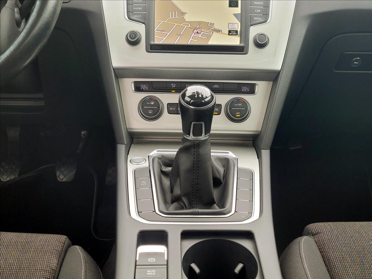 Volkswagen Passat Kombi 1,6 l 88 kw