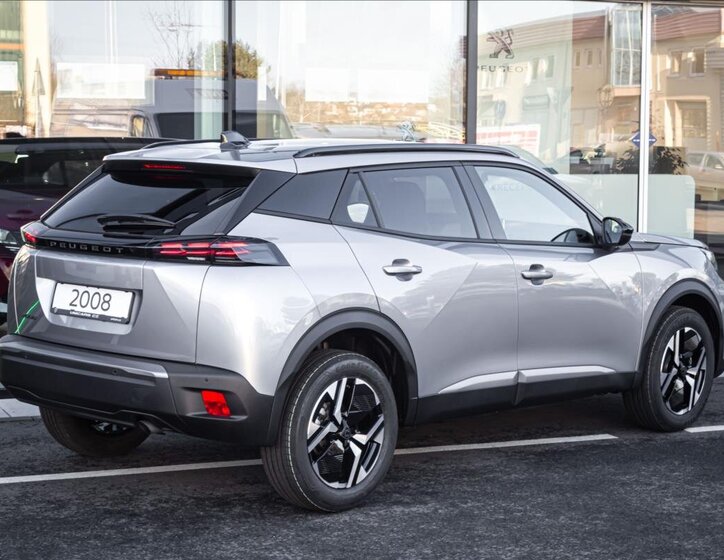 Peugeot 2008 SUV 1,2 l 100 kw