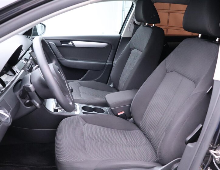 Volkswagen Passat 10