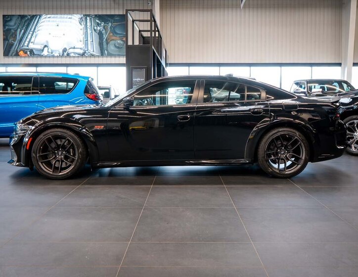 Dodge Charger Sedan / Limuzína 6,4 l 361 kw