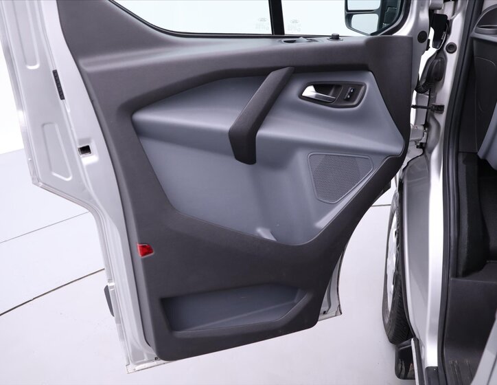 Ford Transit Custom 10