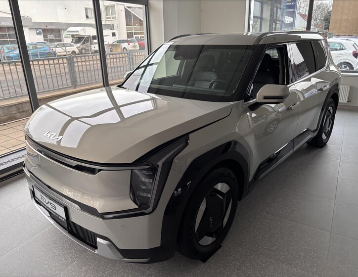 KIA EV9 5