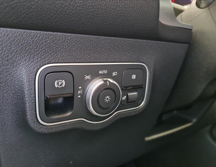 Mercedes-Benz GLB SUV / Terénní 2,0 l 140 kw