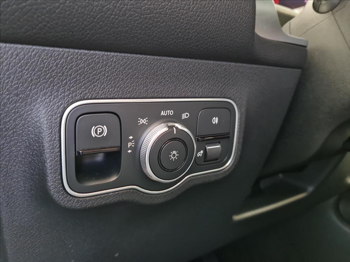 Mercedes-Benz GLB SUV / Terénní 2,0 l 140 kw