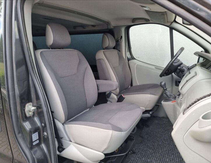 Opel Vivaro VAN / Minibus 2,5 l 107 kw