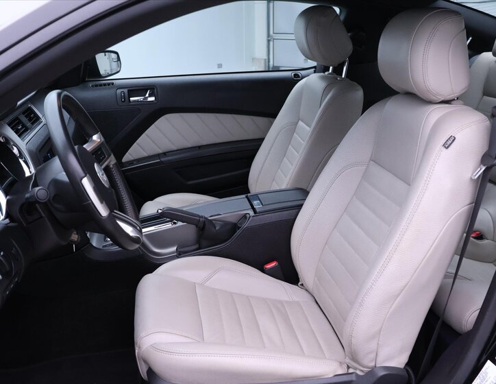 Ford Mustang Kupé 3,7 l 227 kw