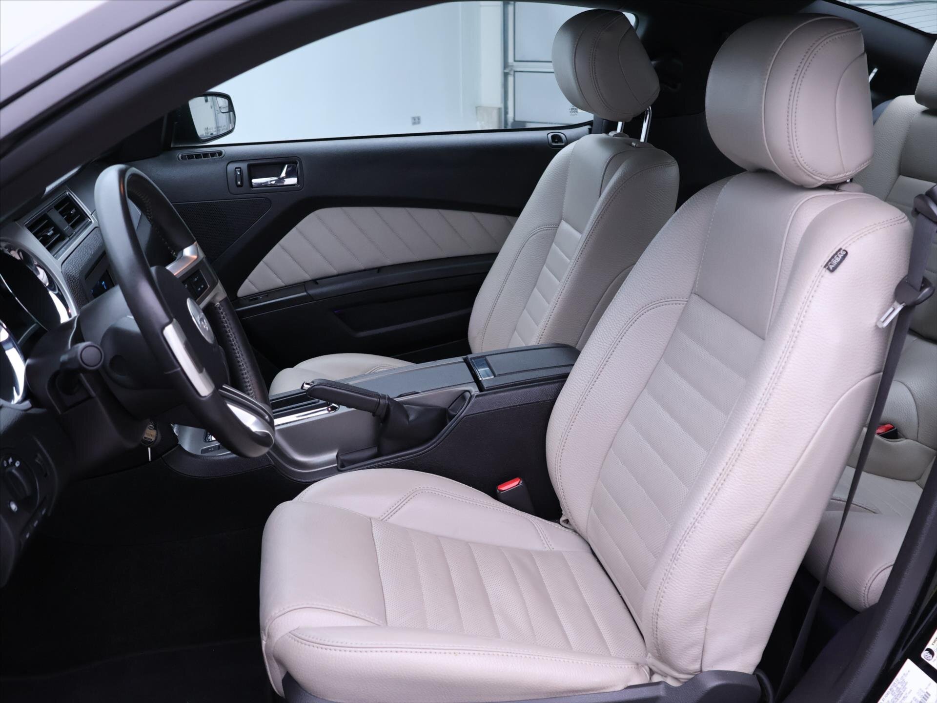 Ford Mustang Kupé 3,7 l 227 kw