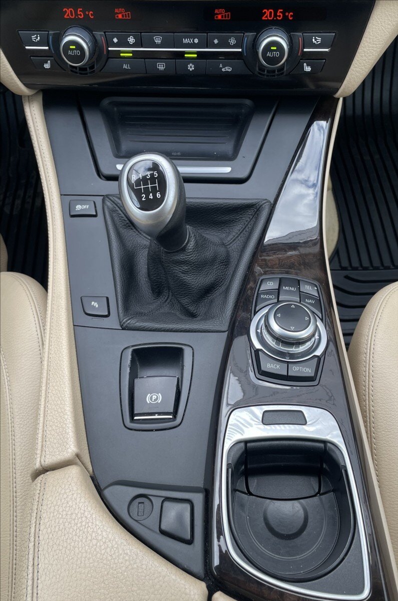 BMW Řada 5 Kombi 3,0 l 180 kw