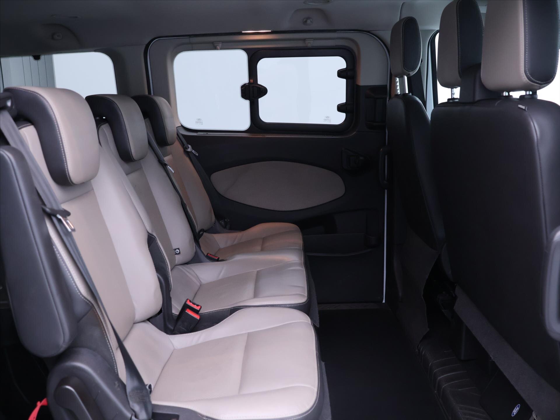 Ford Tourneo Custom Kombi 2,0 l 96 kw