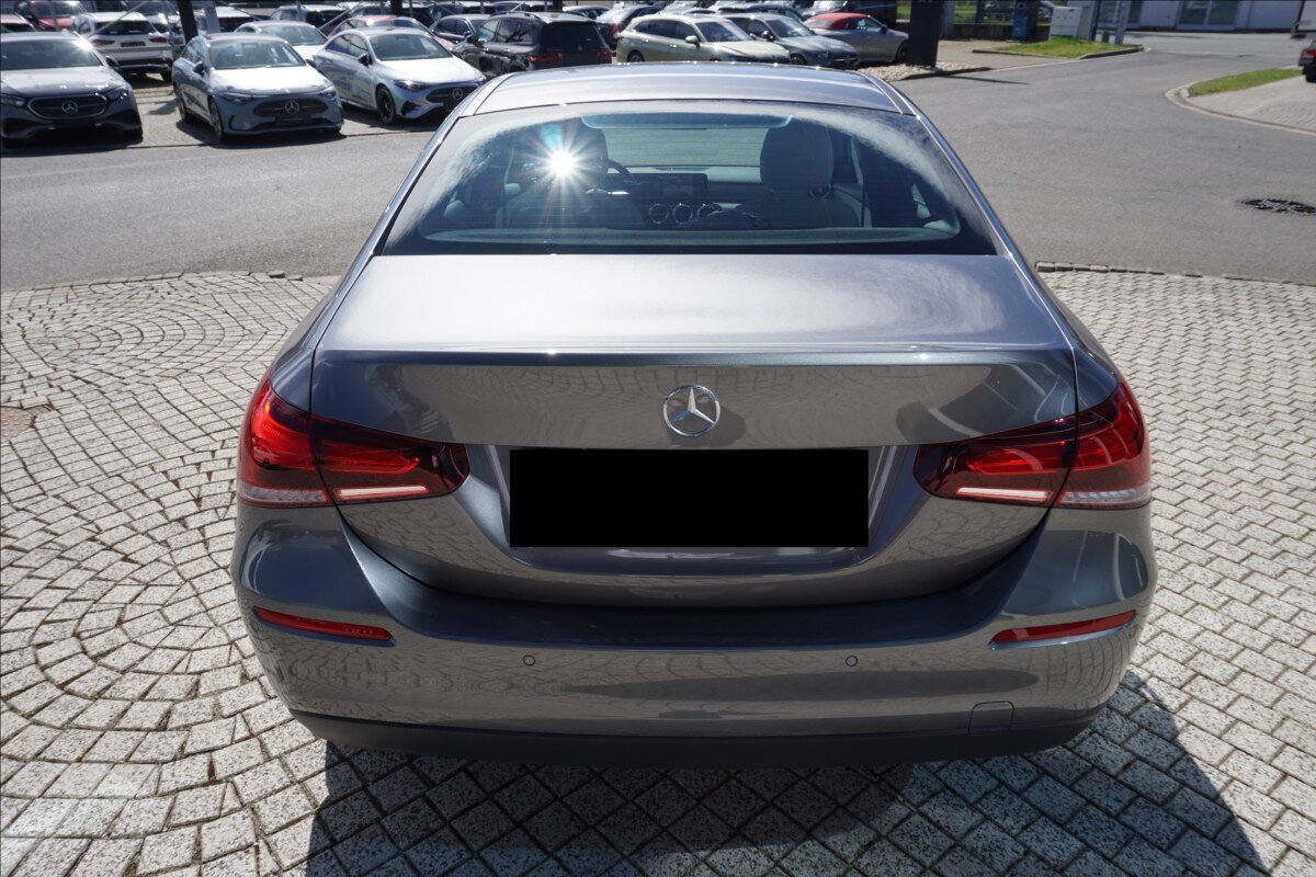 Mercedes-Benz Třídy A Sedan / Limuzína 1,3 l 100 kw