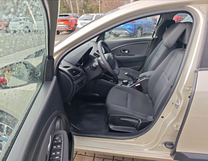 Renault Fluence Sedan / Limuzína 1,5 l 66 kw