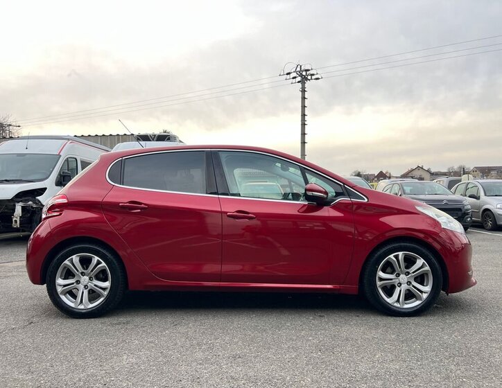Peugeot 208 16