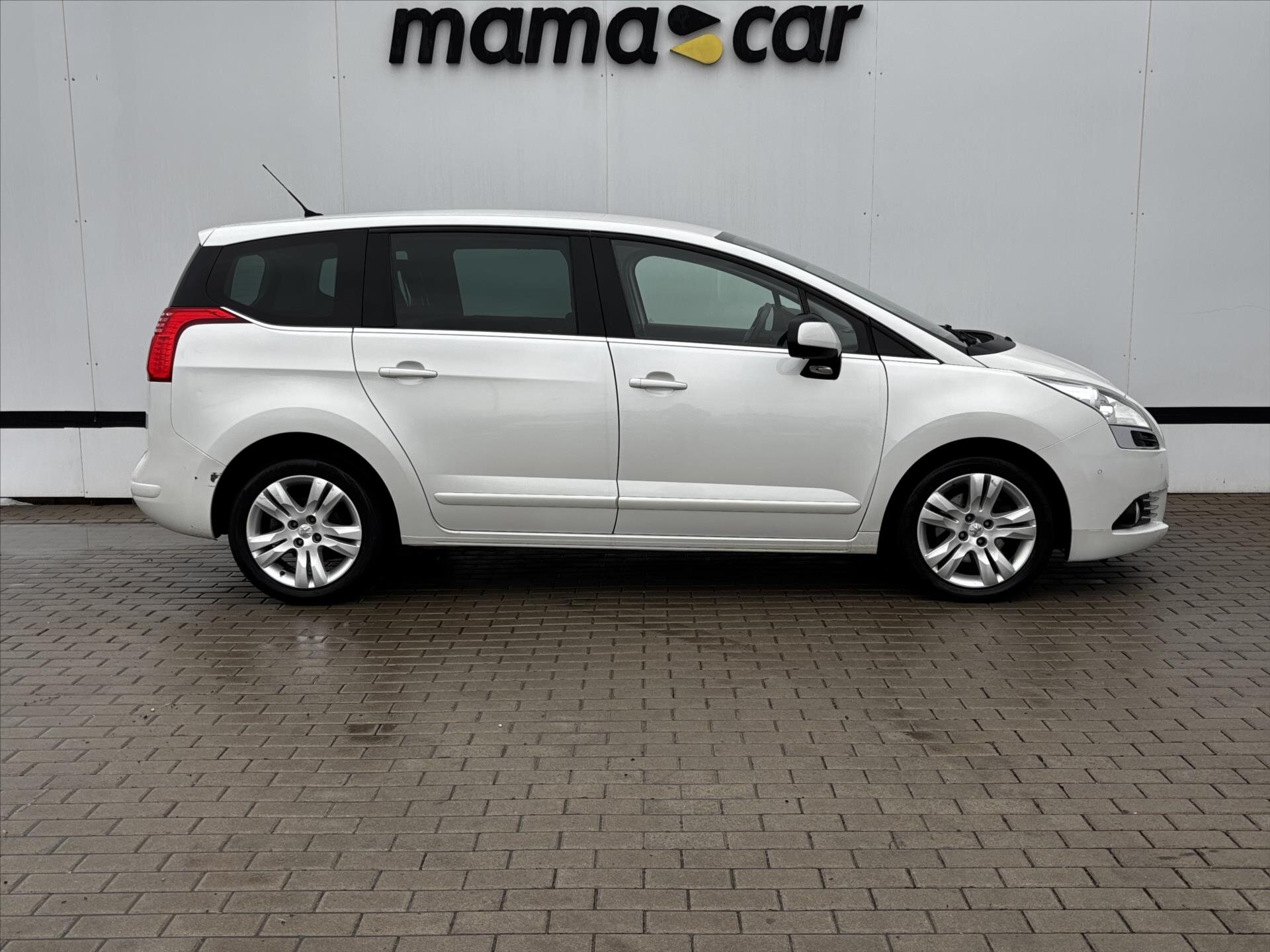 Peugeot 5008 MPV 2,0 l 120 kw