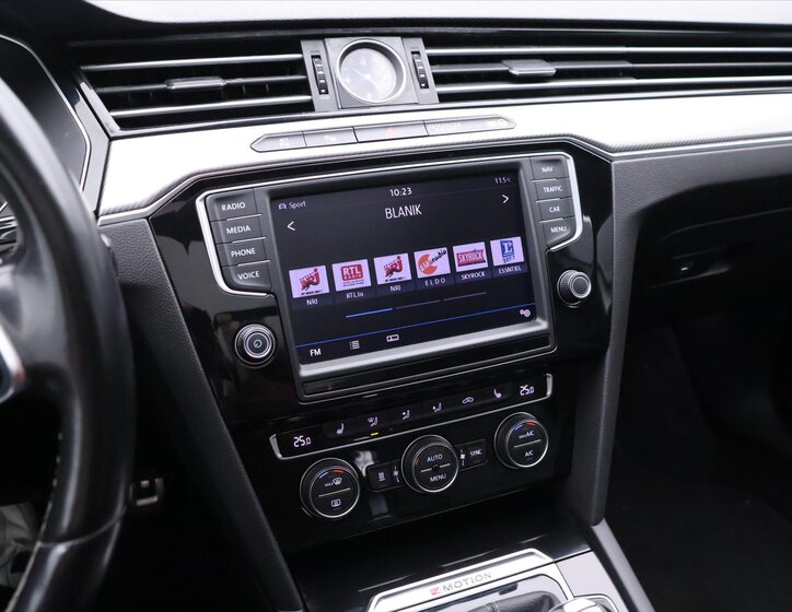 Volkswagen Passat Kombi 2,0 l 206 kw