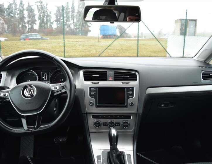 Volkswagen Golf 31