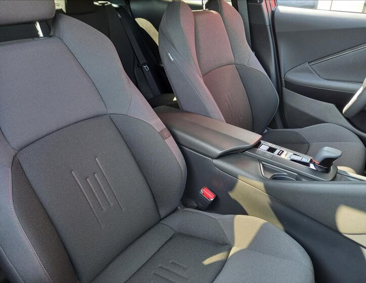 Toyota C-HR SUV 2,0 l 145 kw