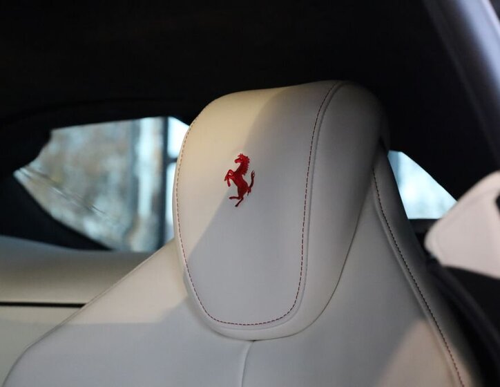 Ferrari Ostatní SUV / Terénní 6,5 l 533 kw