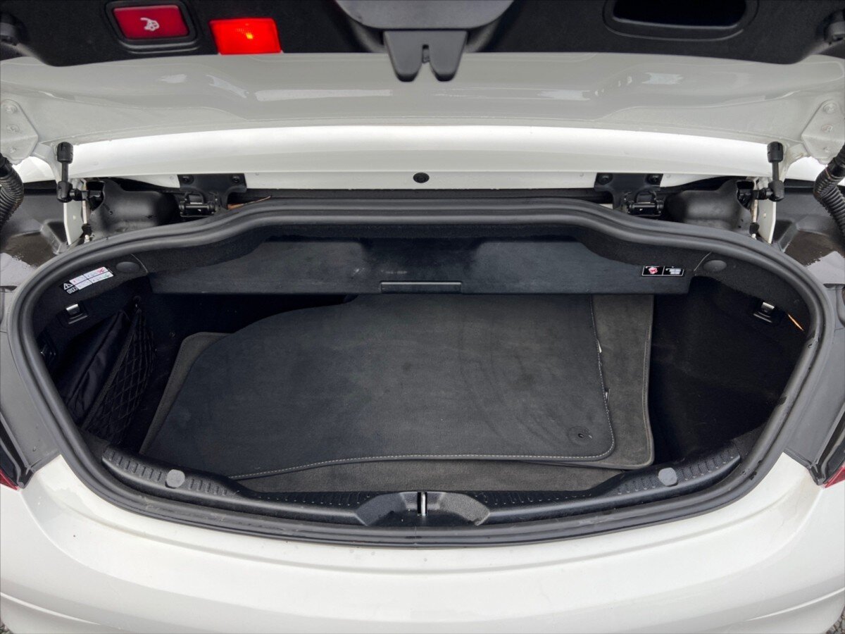 Mercedes-Benz Třídy C Kabriolet 2,0 l 180 kw