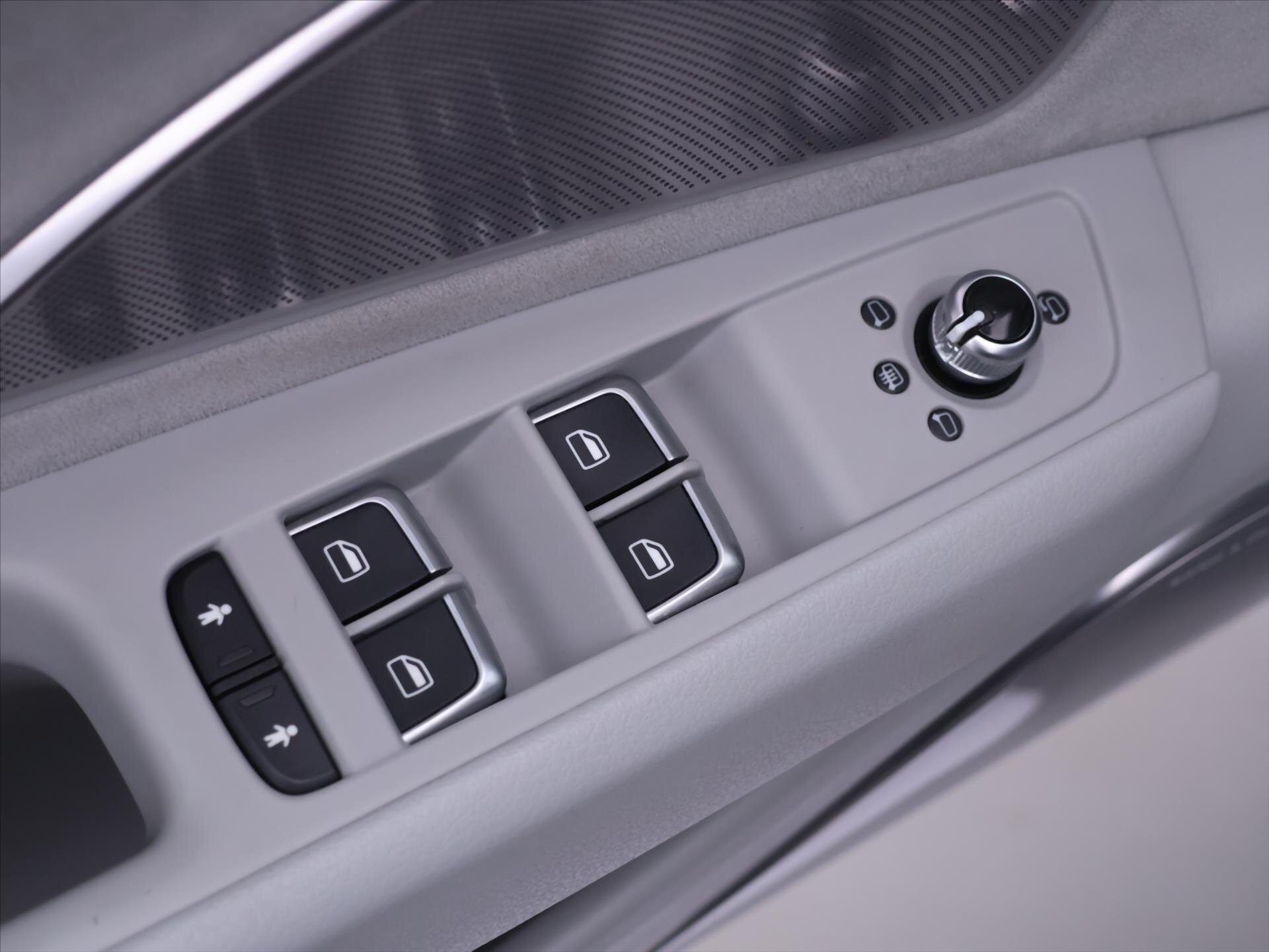 Audi A8 Sedan 4,2 l 273 kw