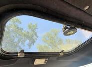 Land Rover Defender 25