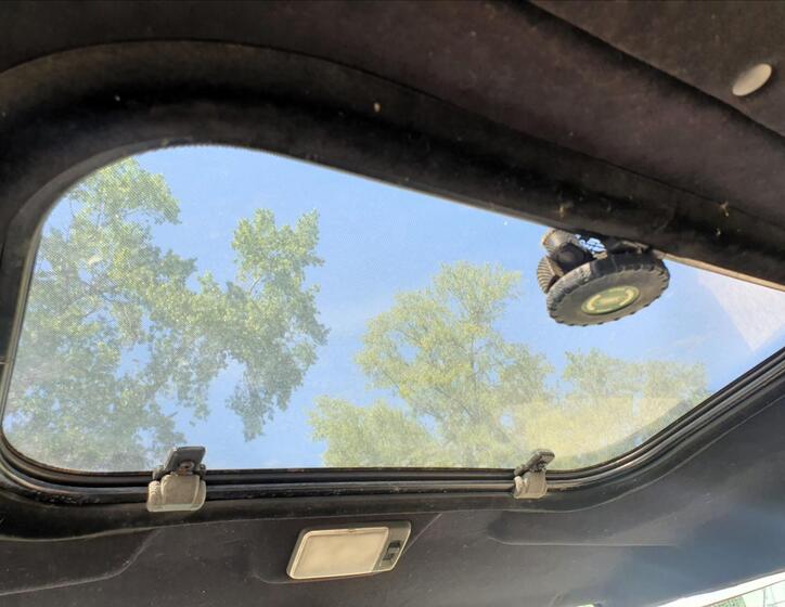 Land Rover Defender 25