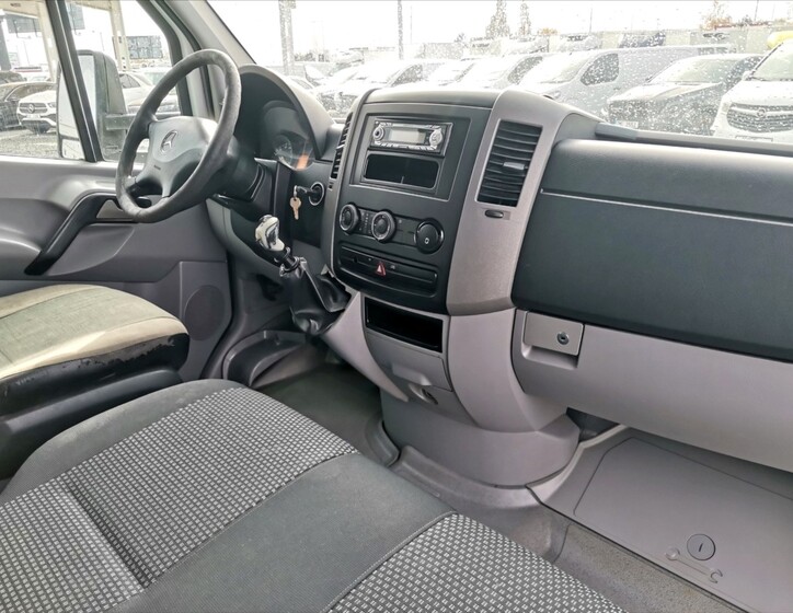 Mercedes-Benz Sprinter 8