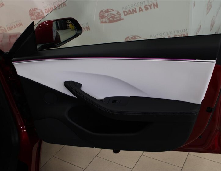 Tesla Model 3 Sedan / Limuzína 0,0 366 kw