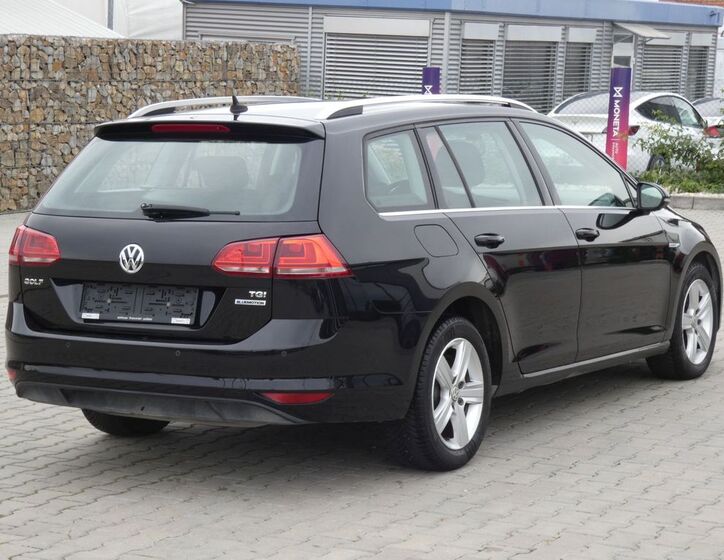 Volkswagen Golf 11