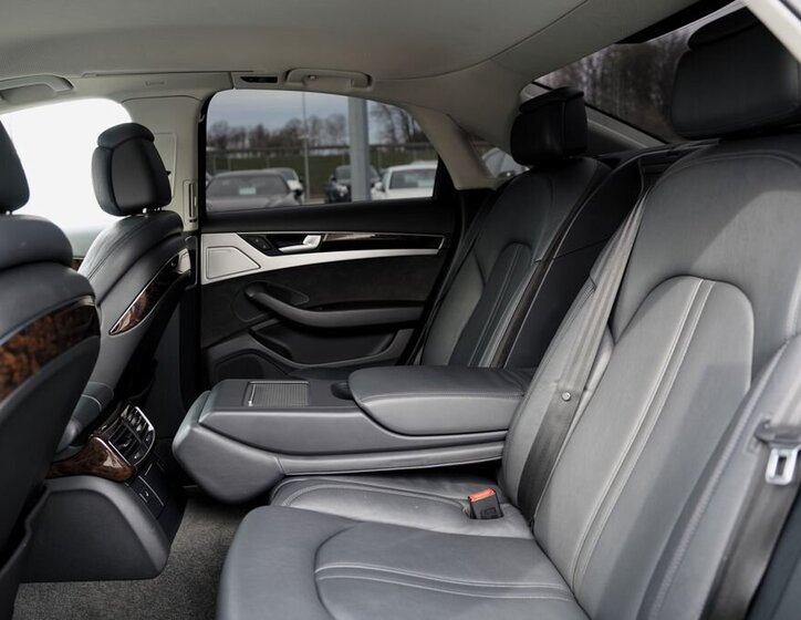 Audi A8 Sedan / Limuzína 3,0 l 213 kw