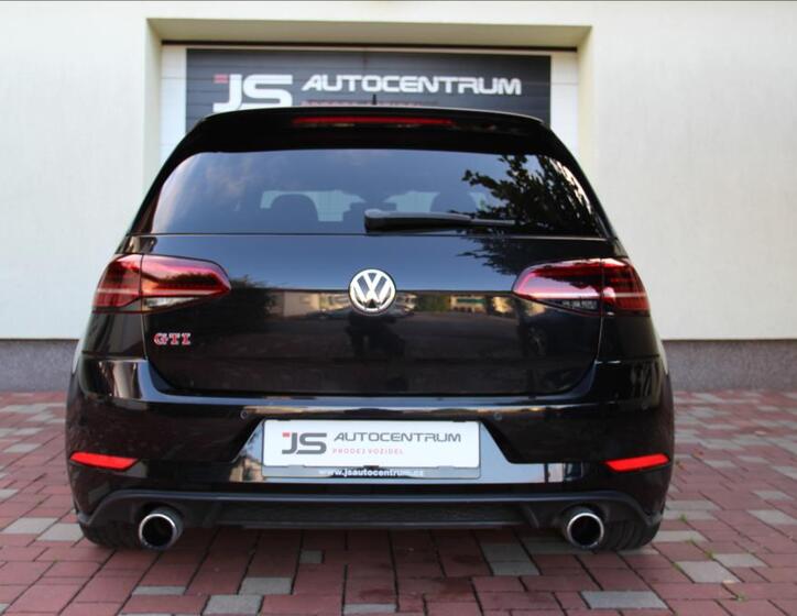 Volkswagen Golf 9