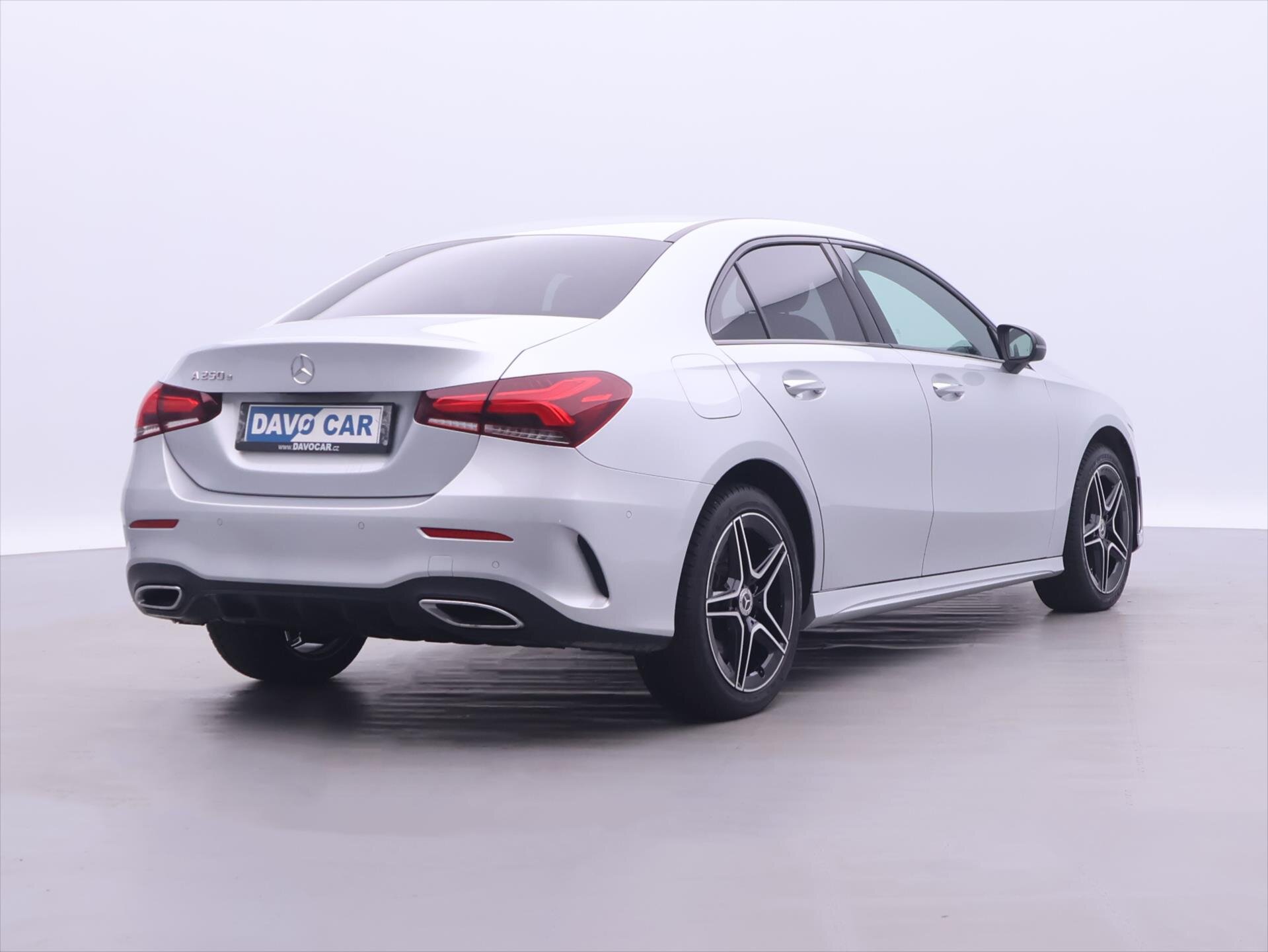 Mercedes-Benz Třídy A Sedan / Limuzína 1,3 l 118 kw