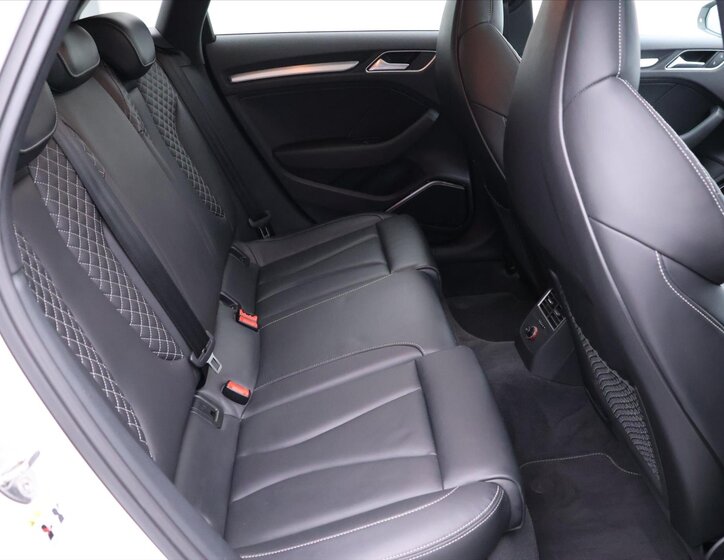 Audi S3 Hatchback 2,0 l 221 kw