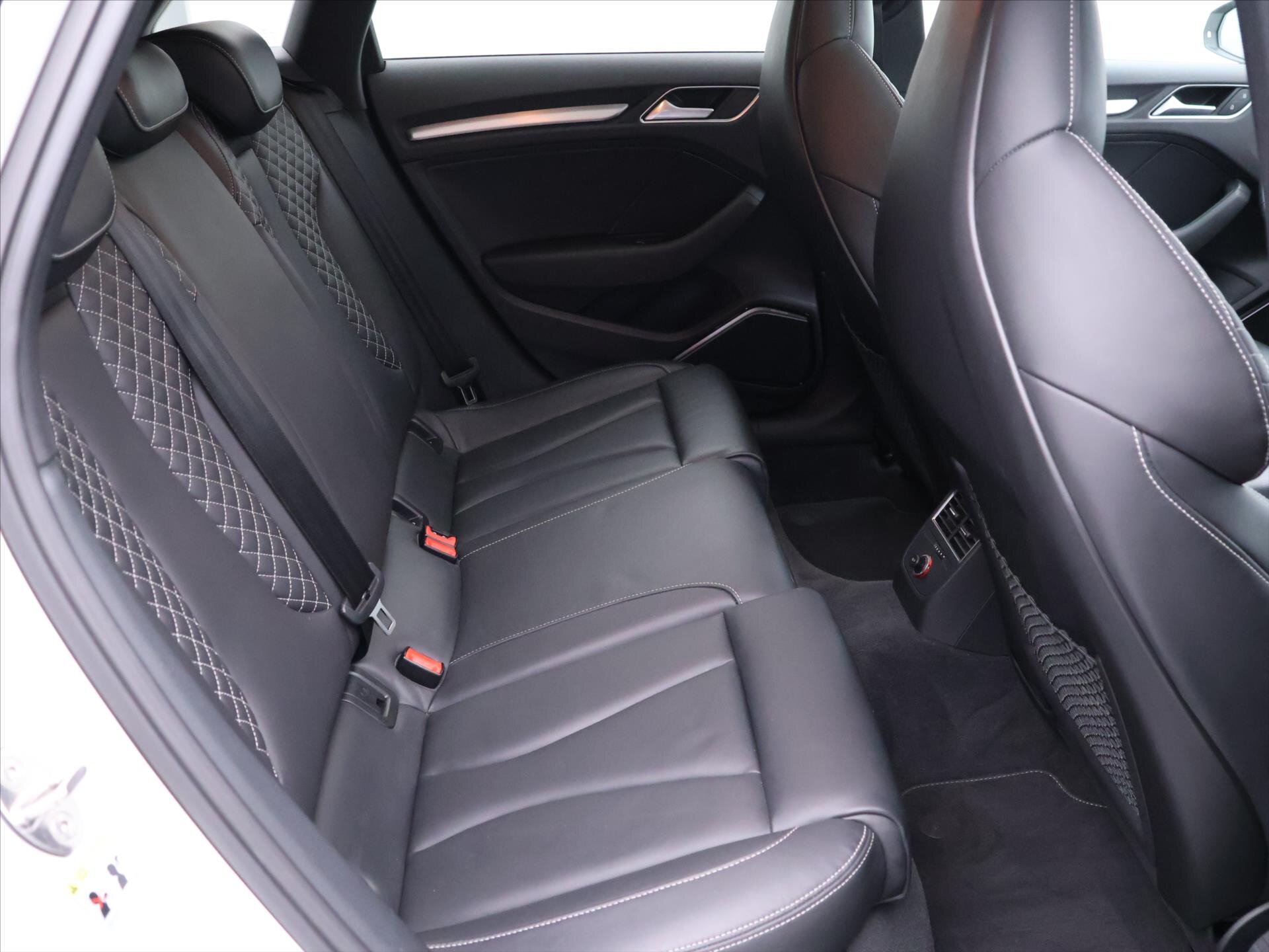 Audi S3 Hatchback 2,0 l 221 kw