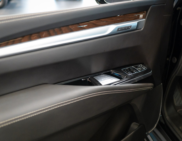 Cadillac Escalade 18