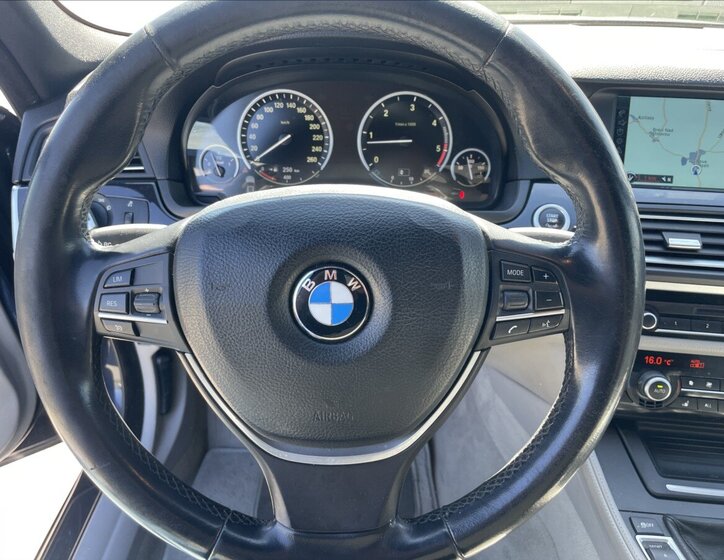 BMW Řada 5 Kombi 3,0 l 180 kw