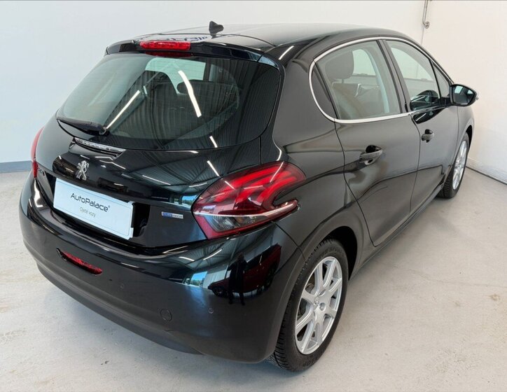 Peugeot 208 Hatchback 1,2 l 81 kw