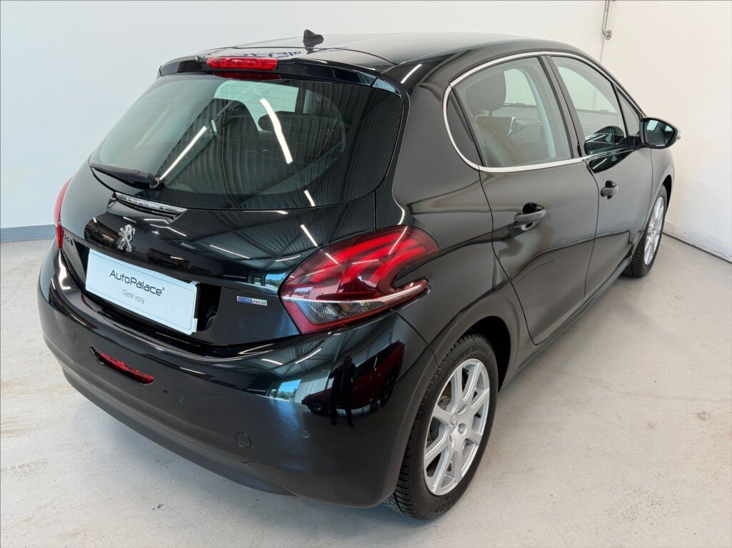 Peugeot 208 Hatchback 1,2 l 81 kw