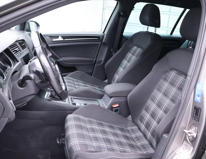 Volkswagen Golf Kombi 2,0 l 135 kw