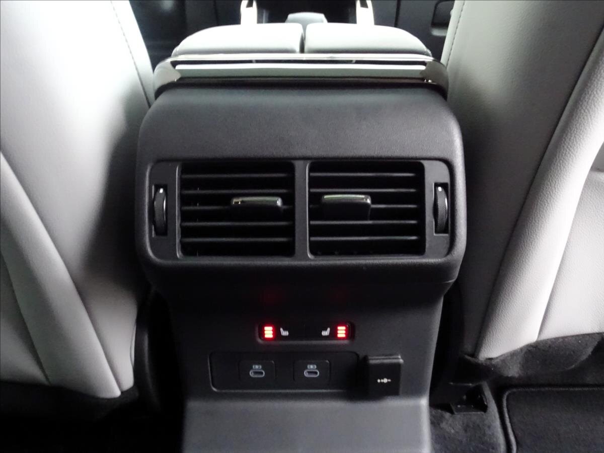 Land Rover Range Rover Velar SUV / Terénní 2,0 l 150 kw