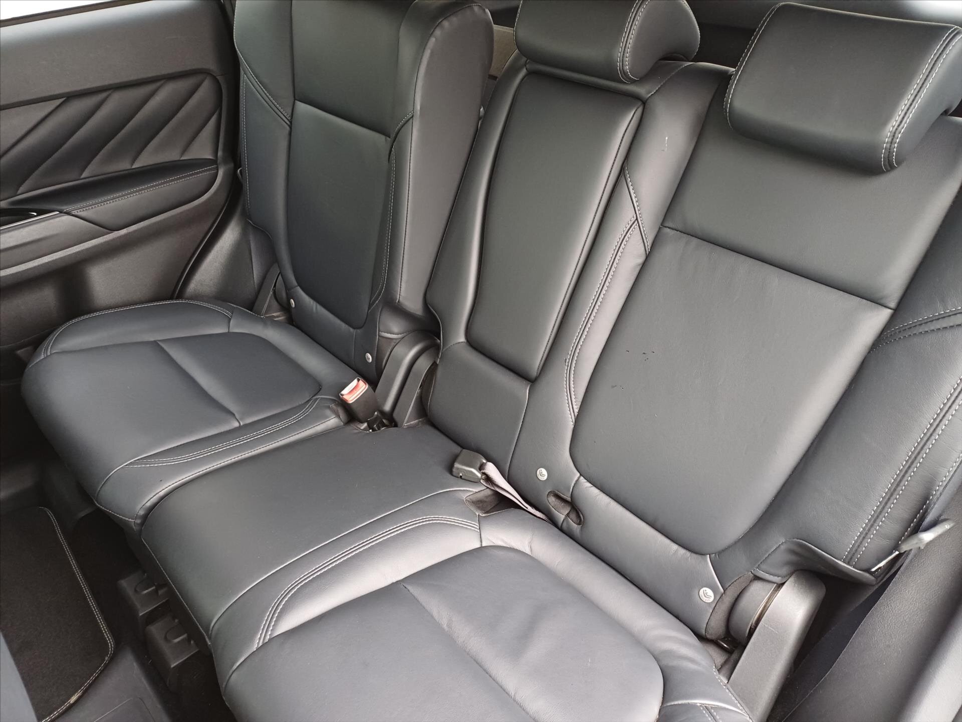 Mitsubishi Outlander Kombi 2,4 l 99 kw