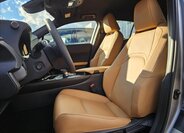 Lexus UX 300h Hatchback 2,0 l 146 kw